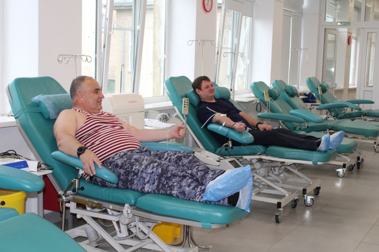 НА ЮЖНОМ УРАЛЕ РОСГВАРДЕЙЦЫ ПРИНЯЛИ УЧАСТИЕ ВО ВСЕМИРНОМ ДНЕ ДОНОРА КРОВИ