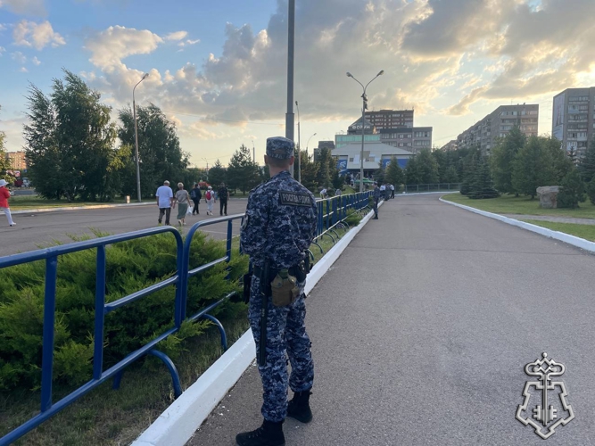 РОСГВАРДЕЙЦЫ ПРИНЯЛИ УЧАСТИЕ В ОБЕСПЕЧЕНИИ БЕЗОПАСНОСТИ ПРАЗДНОВАНИЯ ДНЯ МЕТАЛЛУРГА В ЧЕЛЯБИНСКОЙ ОБЛАСТИ