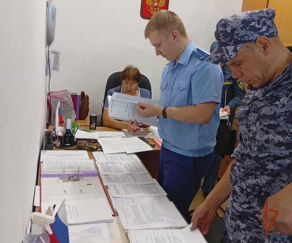 В ЧЕЛЯБИНСКОЙ ОБЛАСТИ РОСГВАРДЕЙЦЫ ПРОВЕРЯЮТ БЕЗОПАСНОСТЬ ДОШКОЛЬНЫХ И ОБРАЗОВАТЕЛЬНЫХ УЧРЕЖДЕНИЙ К НОВОМУ УЧЕБНОМУ ГОДУ