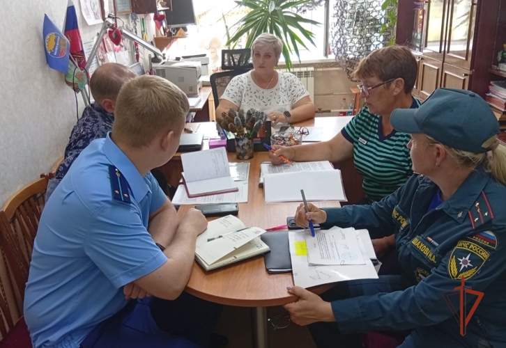 В ЧЕЛЯБИНСКОЙ ОБЛАСТИ РОСГВАРДЕЙЦЫ ПРОВЕРЯЮТ БЕЗОПАСНОСТЬ ДОШКОЛЬНЫХ И ОБРАЗОВАТЕЛЬНЫХ УЧРЕЖДЕНИЙ К НОВОМУ УЧЕБНОМУ ГОДУ