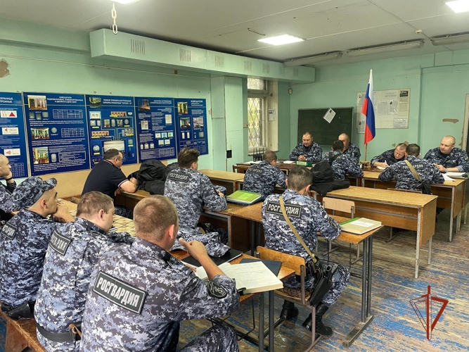 НА ЮЖНОМ УРАЛЕ РОСГВАРДЕЙЦЫ ПРИНЯЛИ УЧАСТИЕ В ПАТРИОТИЧЕСКИХ МЕРОПРИЯТИЯХ, ПРИУРОЧЕННЫХ К ПРАЗДНОВАНИЮ ДНЯ РОССИЙСКОГО ФЛАГА