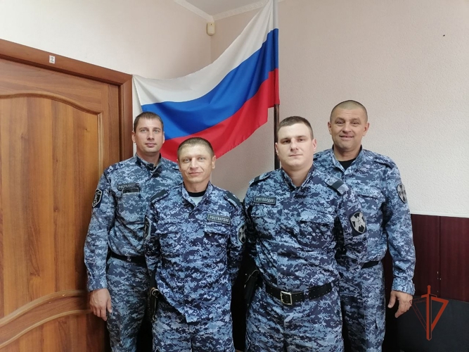 НА ЮЖНОМ УРАЛЕ РОСГВАРДЕЙЦЫ ПРИНЯЛИ УЧАСТИЕ В ПАТРИОТИЧЕСКИХ МЕРОПРИЯТИЯХ, ПРИУРОЧЕННЫХ К ПРАЗДНОВАНИЮ ДНЯ РОССИЙСКОГО ФЛАГА