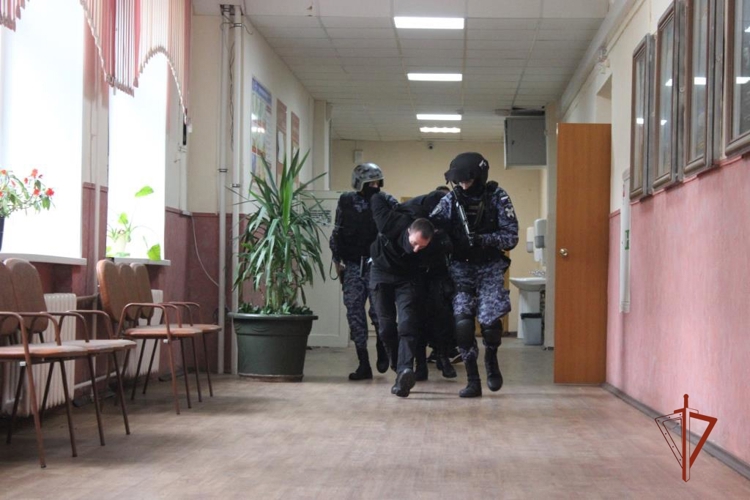 НА ЮЖНОМ УРАЛЕ РОСГВАРДИЯ УЧАСТВУЕТ В УЧЕНИЯХ ПО ОТРАБОТКЕ ДЕЙСТВИЙ ПРИ ЧС НА ОБЪЕКТАХ ОБРАЗОВАНИЯ