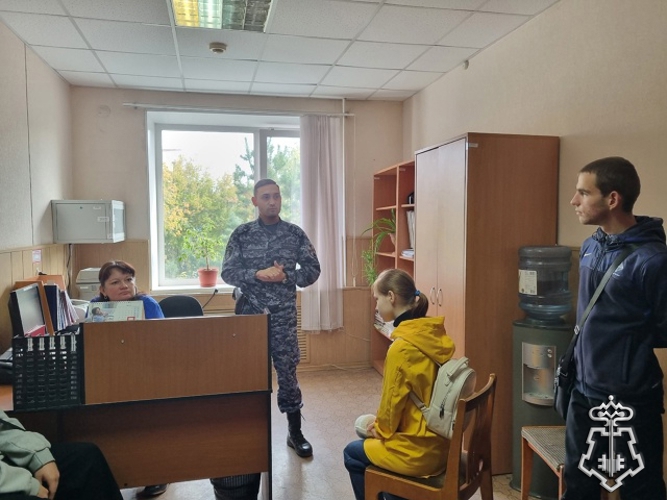 В ЕМАНЖЕЛИНСКЕ РОСГВАРДЕЙЦЫ ПРОВЕЛИ ДЕНЬ ОТКРЫТЫХ ДВЕРЕЙ ДЛЯ СТУДЕНТОВ