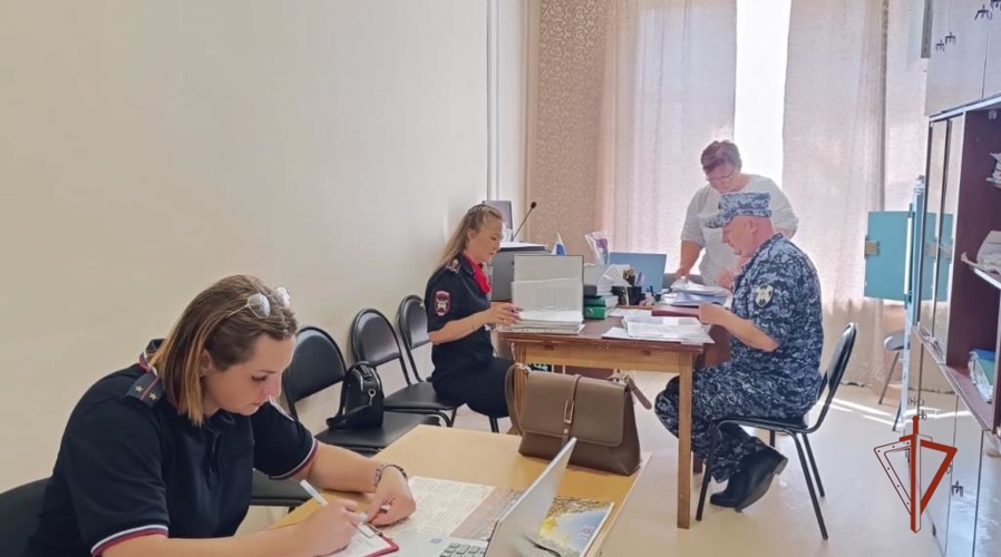 НА ЮЖНОМ УРАЛЕ РОСГВАРДЕЙЦЫ УЧАСТВУЮТ В ПРИЕМКЕ ДОШКОЛЬНЫХ И ОБРАЗОВАТЕЛЬНЫХ УЧРЕЖДЕНИЙ К НОВОМУ УЧЕБНОМУ ГОДУ