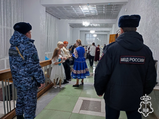 РОСГВАРДЕЙЦЫ ОБЕСПЕЧИЛИ БЕЗОПАСНОСТЬ ПРАЗДНОВАНИЯ ДНЯ НАРОДНОГО ЕДИНСТВА НА ЮЖНОМ УРАЛЕ