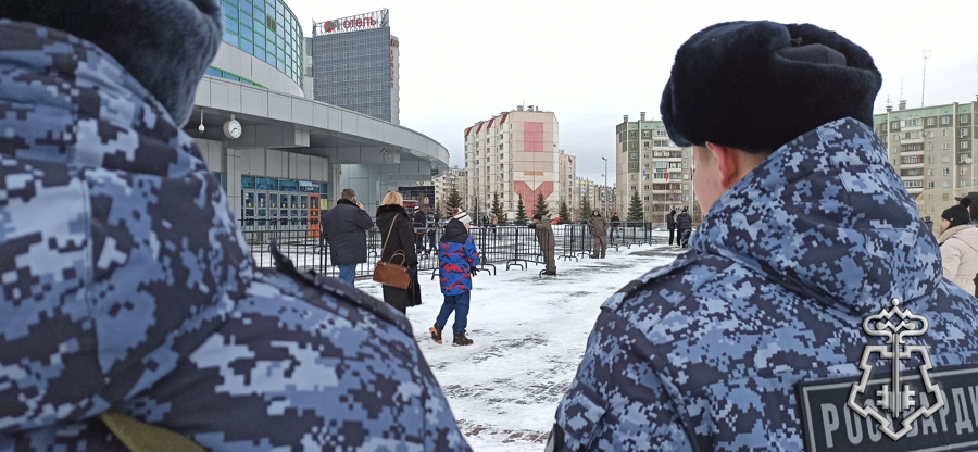 В ЧЕЛЯБИНСКЕ РОСГВАРДЕЙЦЫ ОБЕСПЕЧИЛИ БЕЗОПАСНОСТЬ МАТЧА КОНТИНЕНТАЛЬНОЙ ХОККЕЙНОЙ ЛИГИ
