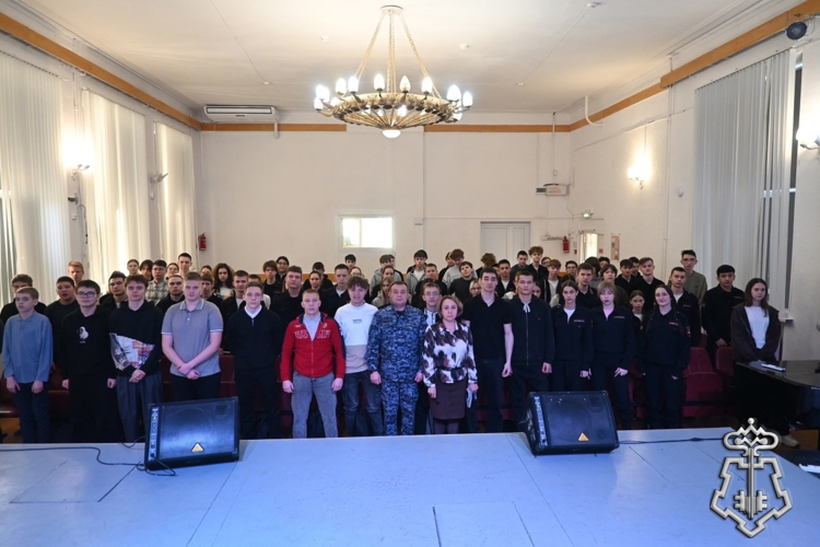 В МАГНИТОГОРСКЕ РОСГВАРДЕЙЦЫ ПРОВЕЛИ «РАЗГОВОР О ВАЖНОМ» С МОЛОДЕЖЬЮ