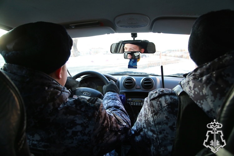 В ЧЕЛЯБИНСКЕ РОСГВАРДЕЙЦЫ ЗАДЕРЖАЛИ ОБЪЯВЛЕННОГО В РОЗЫСК РЕЦИДИВИСТА