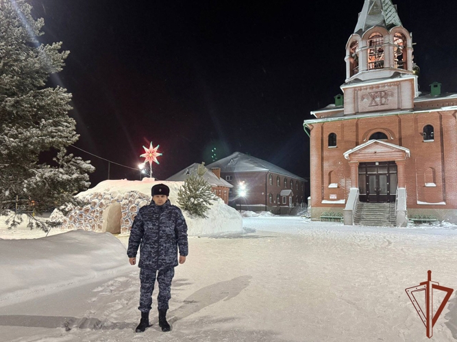 НА ЮЖНОМ УРАЛЕ РОСГВАРДЕЙЦЫ ОБЕСПЕЧИЛИ ОХРАНУ ПОРЯДКА ВО ВРЕМЯ ПРАЗДНОВАНИЯ РОЖДЕСТВА ХРИСТОВА