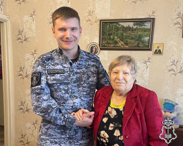 НА ЮЖНОМ УРАЛЕ РОСГВАРДЕЙЦЫ НАВЕСТИЛИ БЫВШУЮ ЖИТЕЛЬНИЦУ ЛЕНИНГРАДА, ПЕРЕЖИВШУЮ БЛОКАДУ