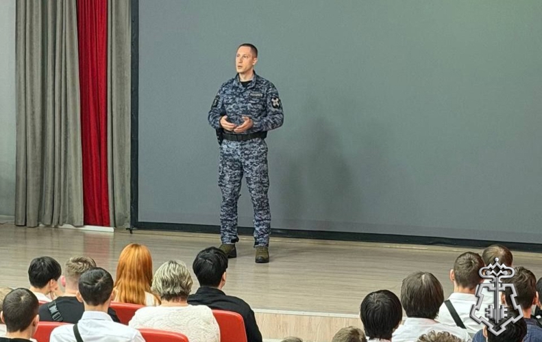 В ЗЛАТОУСТЕ РОСГВАРДЕЙЦЫ ПРОВЕЛИ ПРОФОРИЕНТАЦИОННУЮ ВСТРЕЧУ СО СТУДЕНТАМИ ТЕХНИКУМА