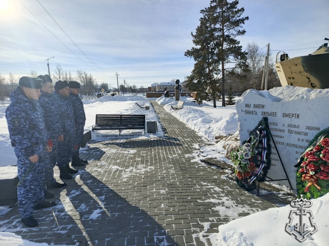 НА ЮЖНОМ УРАЛЕ РОСГВАРДЕЙЦЫ ПОЧТИЛИ ПАМЯТЬ ВОИНОВ-ИНТЕРНАЦИОНАЛИСТОВ