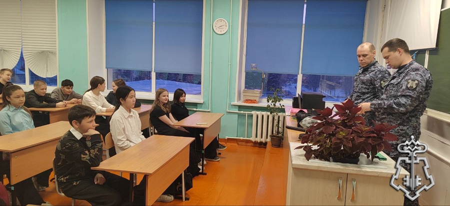 НА ЮЖНОМ УРАЛЕ РОСГВАРДЕЙЦЫ ПОЧТИЛИ ПАМЯТЬ ВОИНОВ-ИНТЕРНАЦИОНАЛИСТОВ