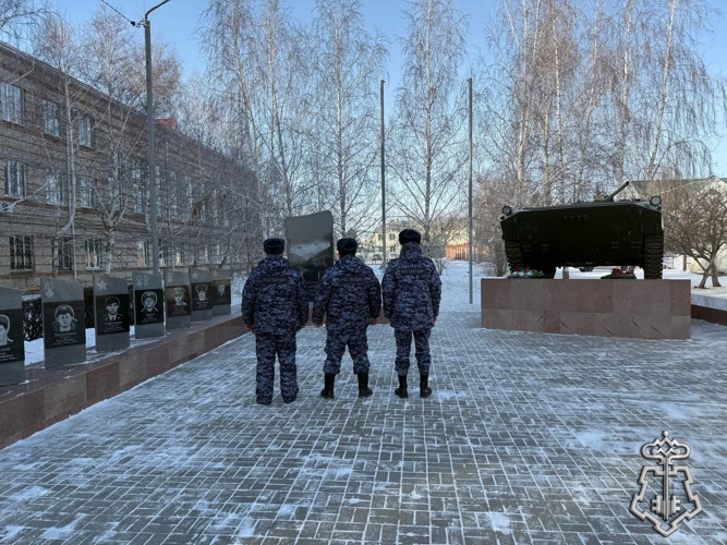 НА ЮЖНОМ УРАЛЕ РОСГВАРДЕЙЦЫ ПОЧТИЛИ ПАМЯТЬ ВОИНОВ-ИНТЕРНАЦИОНАЛИСТОВ