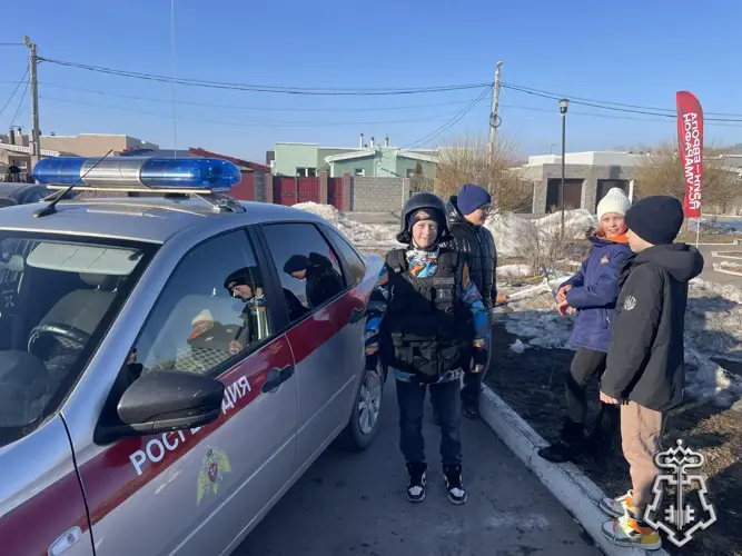 В МАГНИТОГОРСКЕ РОСГВАРДЕЙЦЫ ПРОВЕЛИ ПРОФОРИЕНТАЦИОННУЮ ВСТРЕЧУ С ВОСПИТАННИКАМИ ШКОЛЫ-ИНТЕРНАТА «СЕМЬЯ»