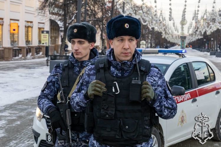 В ЧЕЛЯБИНСКЕ РОСГВАРДЕЙЦЫ ЗАДЕРЖАЛИ МУЖЧИНУ, ПОДОЗРЕВАЕМОГО В КРАЖЕ ДОРОГОСТОЯЩЕЙ КОСМЕТИКИ В ТОРГОВОМ ЦЕНТРЕ