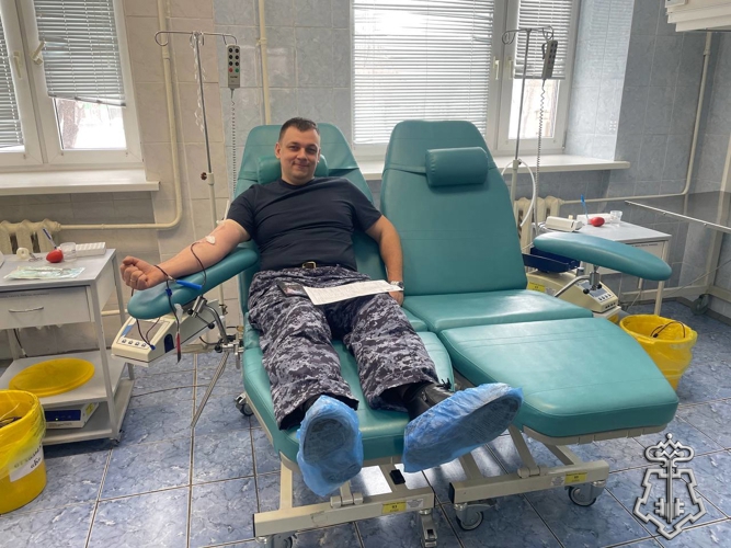 В МАГНИТОГОРСКЕ РОСГВАРДЕЙЦЫ ПОДДЕРЖАЛИ ДОНОРСКУЮ АКЦИЮ «ОТ СЕРДЦА К СЕРДЦУ»