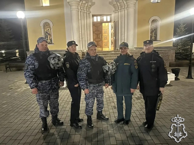 РОСГВАРДЕЙЦЫ ОБЕСПЕЧИЛИ ПРАВОПОРЯДОК НА ПАСХАЛЬНЫХ БОГОСЛУЖЕНИЯХ В ЧЕЛЯБИНСКОЙ ОБЛАСТИ