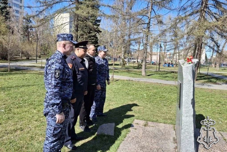 РОСГВАРДЕЙЦЫ НА ЮЖНОМ УРАЛЕ ПОЧТИЛИ ПАМЯТЬ ЛИКВИДАТОРОВ АВАРИИ НА ЧЕРНОБЫЛЬСКОЙ АЭС