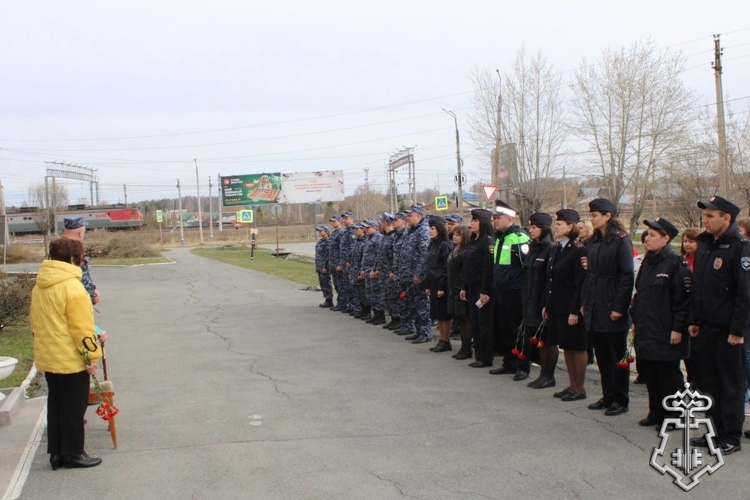 В ЧЕБАРКУЛЕ ПОЧТИЛИ ПАМЯТЬ БОЕВОГО ТОВАРИЩА, ПОГИБШЕГО ПРИ СПАСЕНИИ УТОПАЮЩИХ