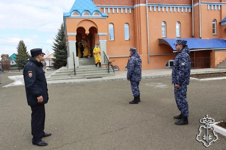 В ЧЕЛЯБИНСКОЙ ОБЛАСТИ РОСГВАРДЕЙЦЫ ОБЕСПЕЧИЛИ ПРАВОПОРЯДОК ПРИ ПРОВЕДЕНИИ РЕЛИГИОЗНЫХ МЕРОПРИЯТИЙ В ВЕРБНОЕ ВОСКРЕСЕНЬЕ