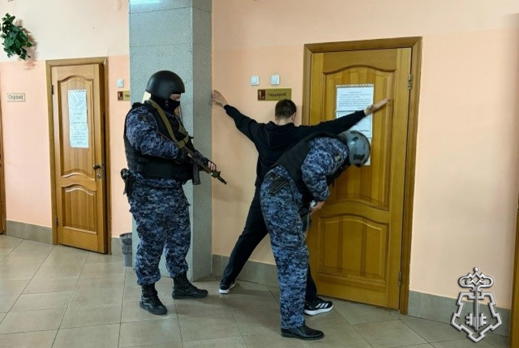 РОСГВАРДЕЙЦЫ ПРИНЯЛИ УЧАСТИЕ ВО ВСЕРОССИЙСКИХ АНТИТЕРРОРИСТИЧЕСКИХ УЧЕНИЯХ В ШКОЛАХ ЧЕЛЯБИНСКОЙ ОБЛАСТИ