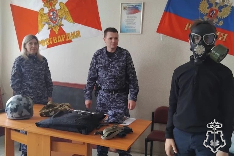 В СИМЕ РОСГВАРДЕЙЦЫ ПРОВЕЛИ ПРОФОРИЕНТАЦИОННУЮ ВСТРЕЧУ СО ШКОЛЬНИКАМИ