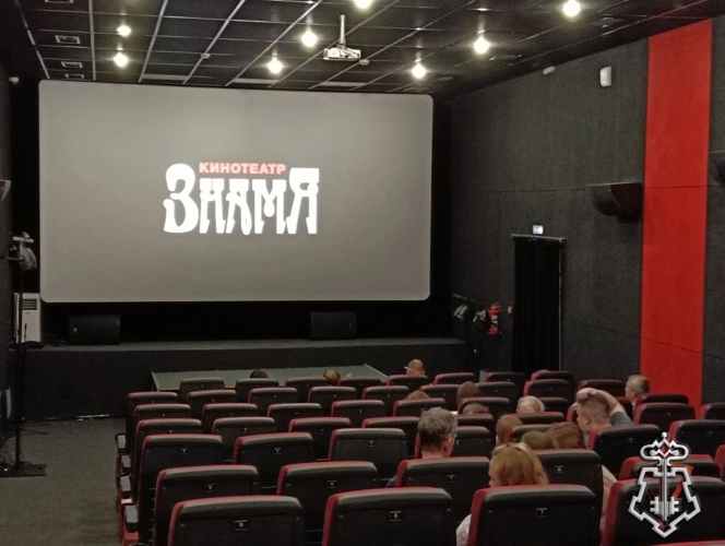 В ЧЕЛЯБИНСКЕ РОСГВАРДЕЙЦЫ ВМЕСТЕ С СЕМЬЯМИ ПОСЕТИЛИ БЛАГОТВОРИТЕЛЬНЫЙ ПОКАЗ СКАЗКИ