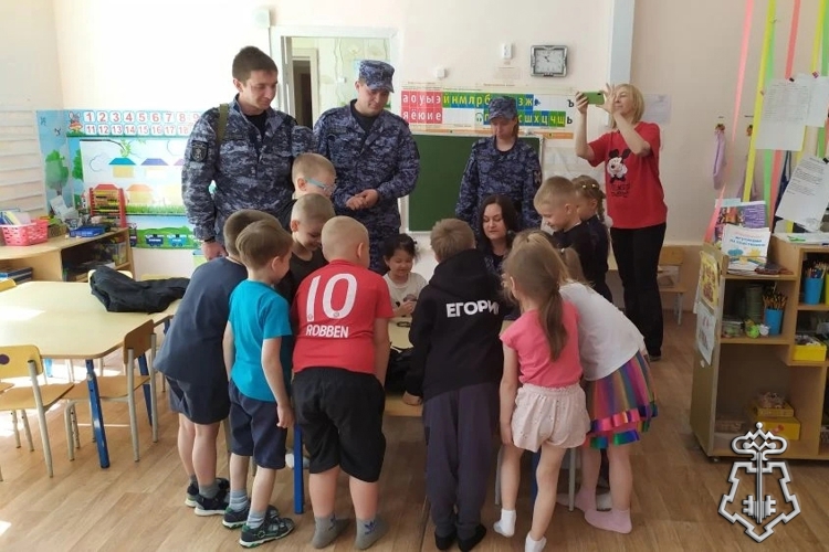 НА ЮЖНОМ УРАЛЕ СТАРТОВАЛА АКЦИЯ «КАНИКУЛЫ С РОСГВАРДИЕЙ»