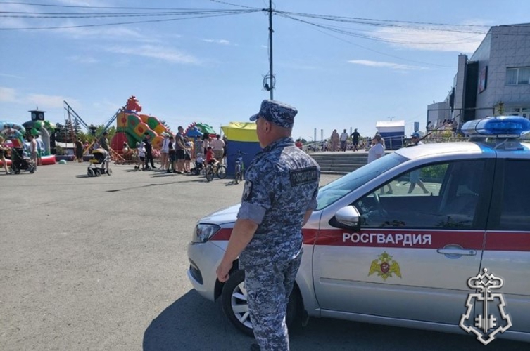 РОСГВАРДЕЙЦЫ ОБЕСПЕЧИЛИ БЕЗОПАСНОСТЬ ДЕТСКИХ ПРАЗДНИКОВ ПО ВСЕЙ ЧЕЛЯБИНСКОЙ ОБЛАСТИ