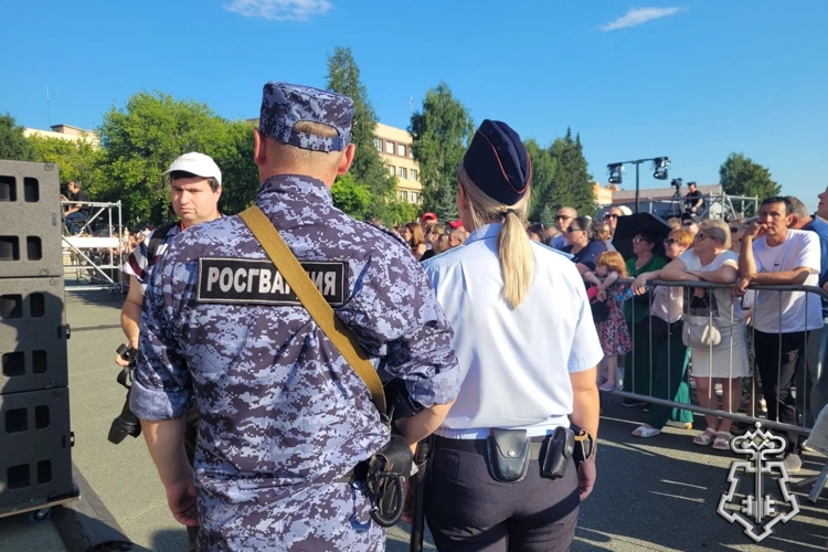 РОСГВАРДЕЙЦЫ ОБЕСПЕЧИЛИ БЕЗОПАСНОСТЬ ПРАЗДНОВАНИЯ ДНЯ МЕТАЛЛУРГА НА ЮЖНОМ УРАЛЕ