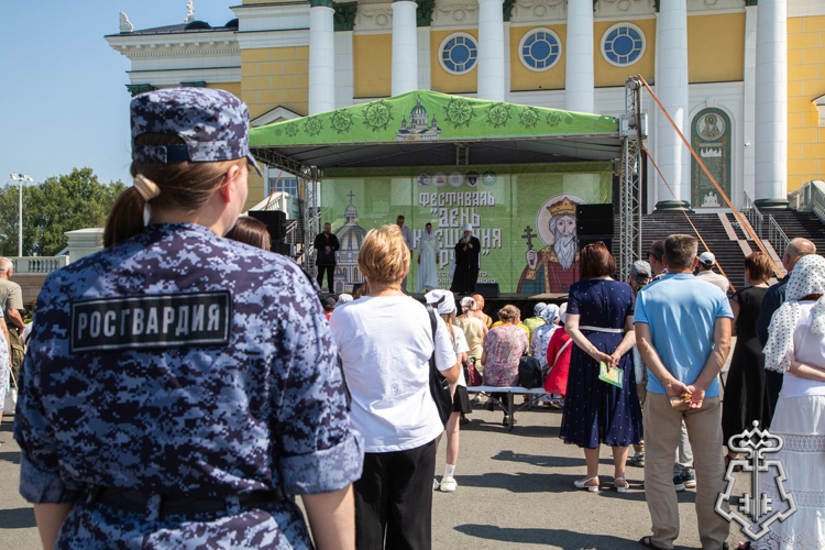 НА ЮЖНОМ УРАЛЕ РОСГВАРДЕЙЦЫ ПРИНЯЛИ УЧАСТИЕ В ПРАЗДНОВАНИИ ДНЯ КРЕЩЕНИЯ РУСИ
