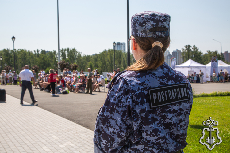 РОСГВАРДЕЙЦЫ ОБЕСПЕЧИЛИ БЕЗОПАСНОСТЬ ПРАЗДНОВАНИЯ ДНЯ ВМФ НА ЮЖНОМ УРАЛЕ