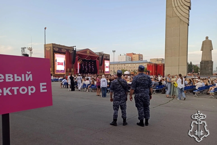 В ЧЕЛЯБИНСКЕ РОСГВАРДЕЙЦЫ ОБЕСПЕЧИЛИ БЕЗОПАСНОСТЬ МАСШТАБНОГО ФЕСТИВАЛЯ КЛАССИЧЕСКОЙ МУЗЫКИ