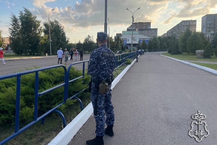 РОСГВАРДЕЙЦЫ ОБЕСПЕЧИЛИ БЕЗОПАСНОСТЬ ПРАЗДНОВАНИЯ ДНЯ МЕТАЛЛУРГА НА ЮЖНОМ УРАЛЕ