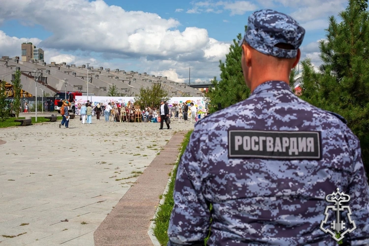 НА ЮЖНОМ УРАЛЕ РОСГВАРДЕЙЦЫ ОБЕСПЕЧИЛИ ОБЩЕСТВЕННУЮ БЕЗОПАСНОСТЬ НА МАССОВЫХ МЕРОПРИЯТИЯХ