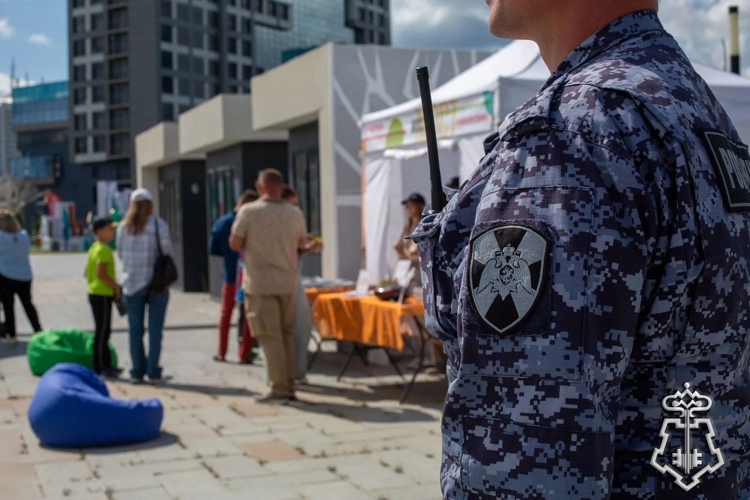 НА ЮЖНОМ УРАЛЕ РОСГВАРДЕЙЦЫ ОБЕСПЕЧИЛИ ОБЩЕСТВЕННУЮ БЕЗОПАСНОСТЬ НА МАССОВЫХ МЕРОПРИЯТИЯХ