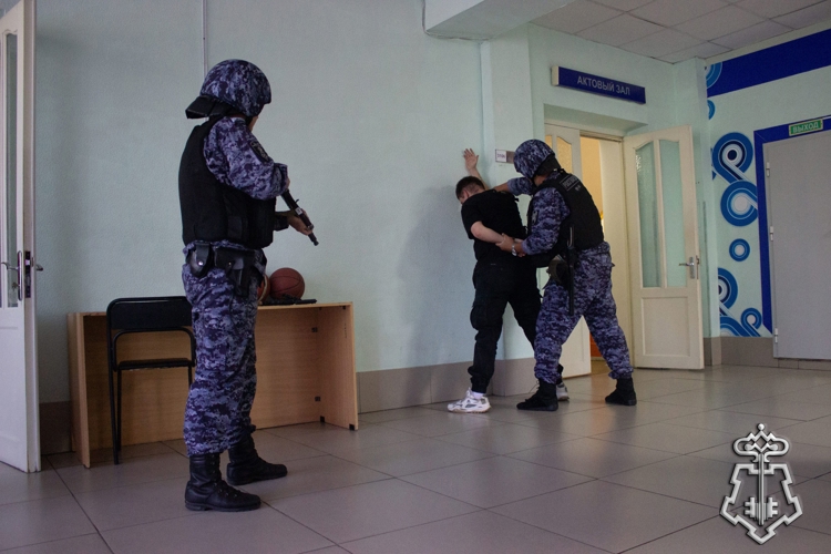 НА ЮЖНОМ УРАЛЕ ПРОХОДЯТ ВСЕРОССИЙСКИЕ УЧЕНИЯ ПО ЗАЩИТЕ ОБЪЕКТОВ ОБРАЗОВАНИЯ