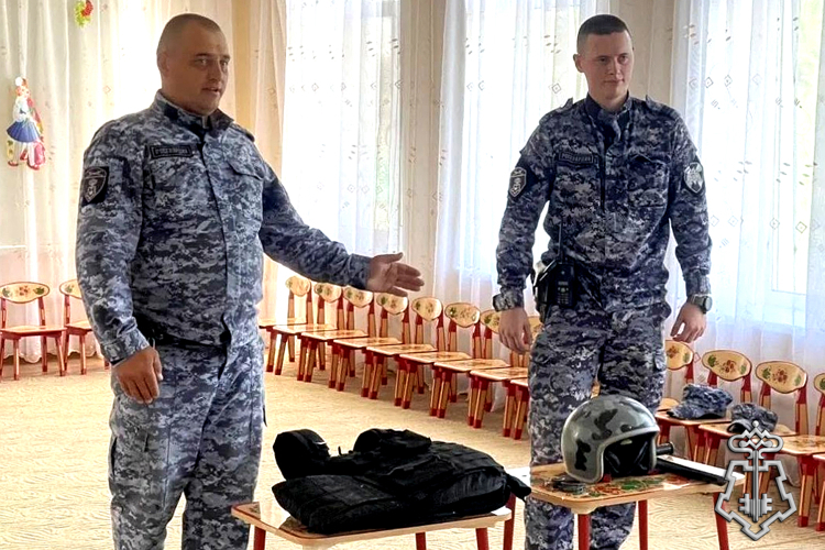 РОСГВАРДЕЙЦЫ ПРОВЕЛИ ПОЗНАВАТЕЛЬНУЮ ВСТРЕЧУ ДЛЯ ВОСПИТАННИКОВ ДОШКОЛЬНОГО УЧРЕЖДЕНИЯ СЕЛА ВАРНА