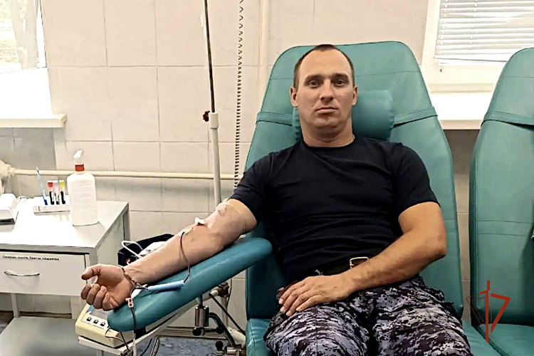 НА ЮЖНОМ УРАЛЕ РОСГВАРДЕЙЦЫ ПОПОЛНИЛИ РЕГИОНАЛЬНЫЙ БАНК КРОВИ